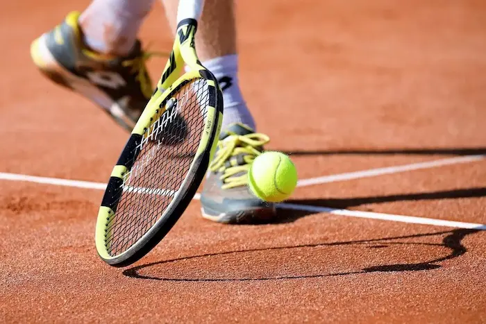 Hiệu suất của người chơi tennis trên từng loại mặt sân
